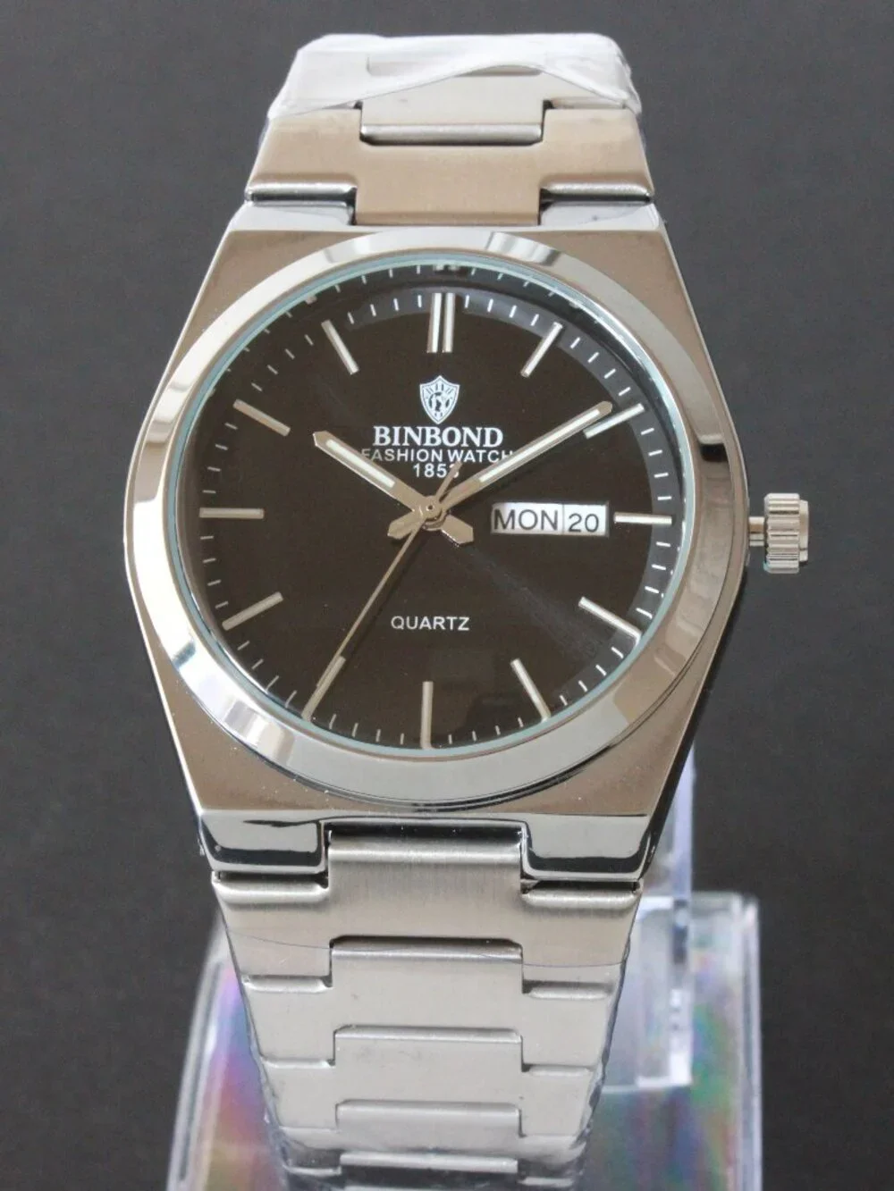 Men's Integrated Bracelet Sports Watch Stainless Steel Black Dial Quartz 40mm